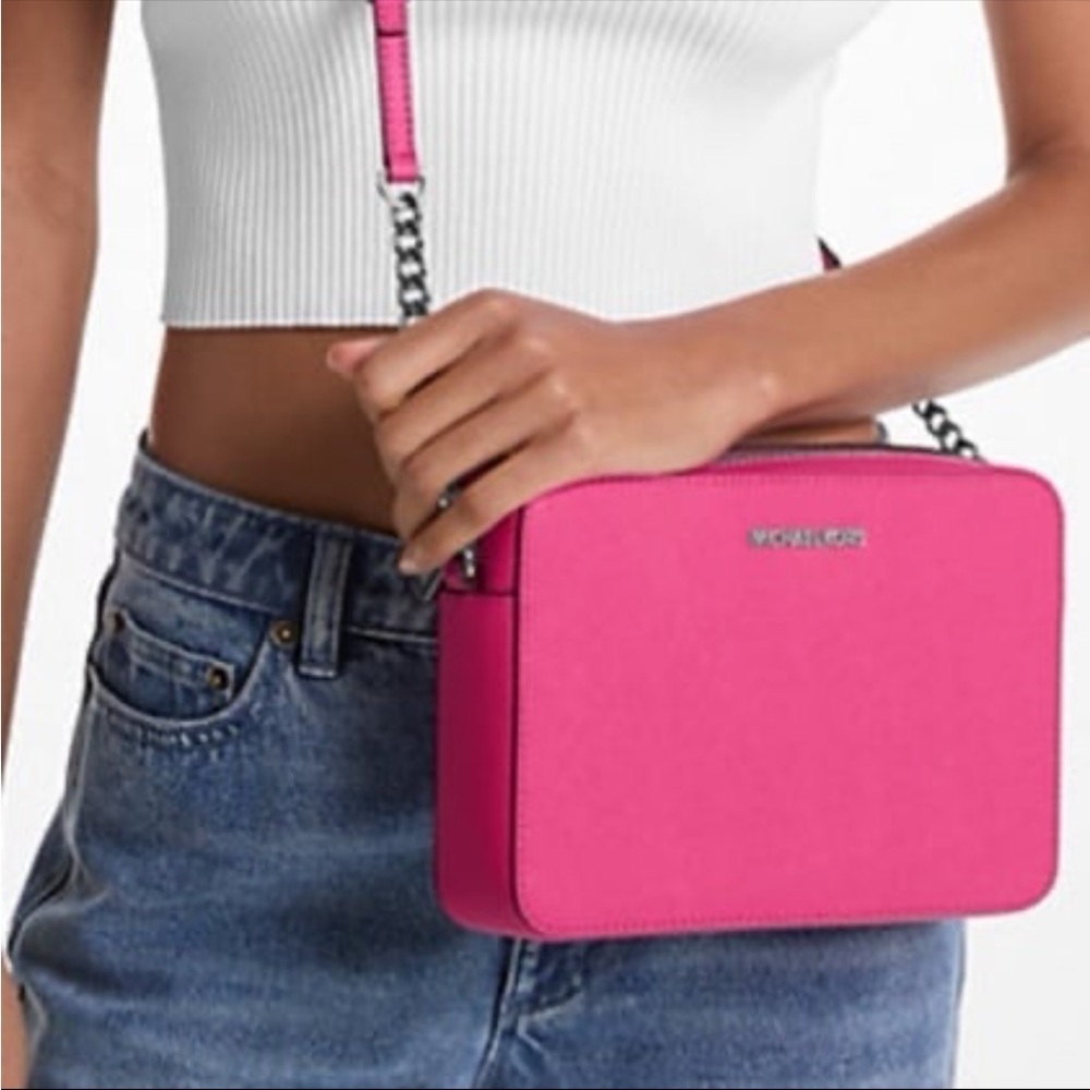 Michael Kors Jet Set EW Crossbody Bag
Dragonfruit - Picture 4 of 6